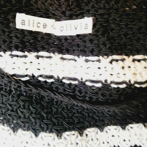 ALICE &  OLIVIA BLACK / WHITE KNITTED SWEATER DRESS WITH BELL SLEEVE SIZE SMALL - Picture 3 of 6